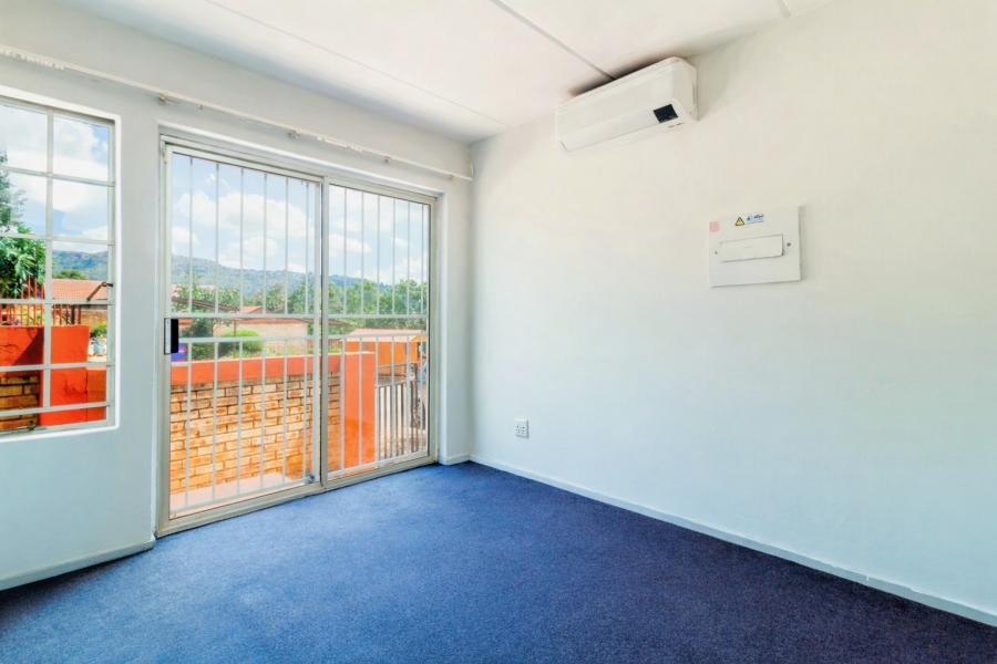 2 Bedroom Property for Sale in Wilgeheuwel Gauteng