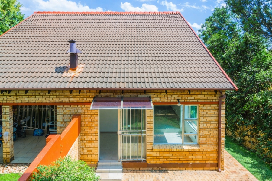 2 Bedroom Property for Sale in Wilgeheuwel Gauteng
