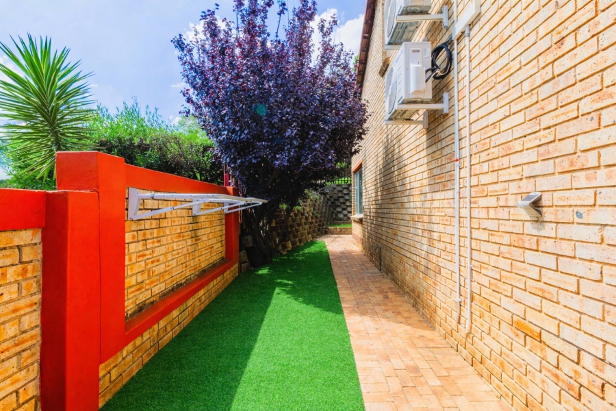 2 Bedroom Property for Sale in Wilgeheuwel Gauteng