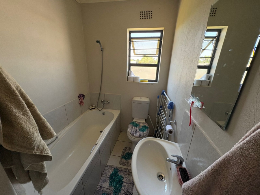 3 Bedroom Property for Sale in Kenleaf Gauteng