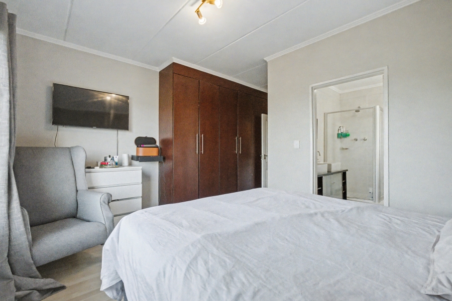 2 Bedroom Property for Sale in Sunninghill Gauteng