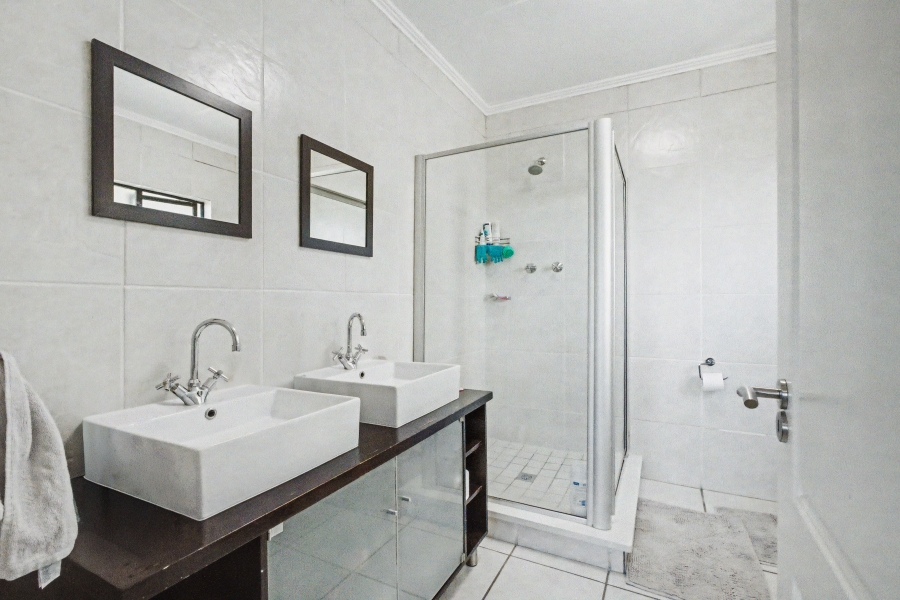 2 Bedroom Property for Sale in Sunninghill Gauteng