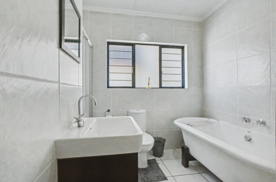 2 Bedroom Property for Sale in Sunninghill Gauteng