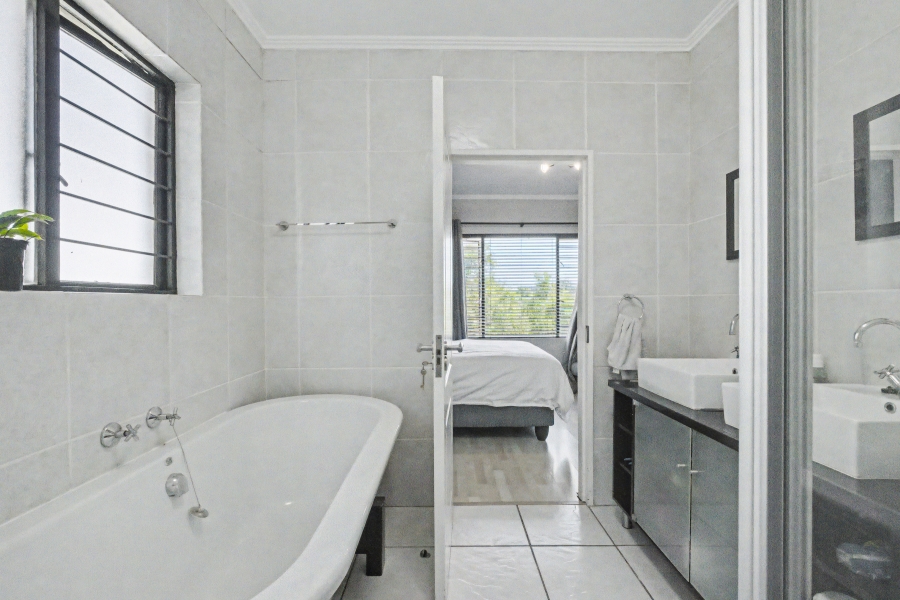 2 Bedroom Property for Sale in Sunninghill Gauteng