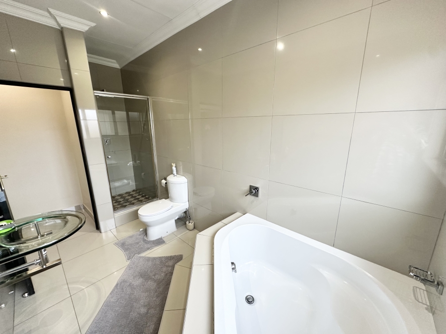 4 Bedroom Property for Sale in Thatchfield Estate Gauteng