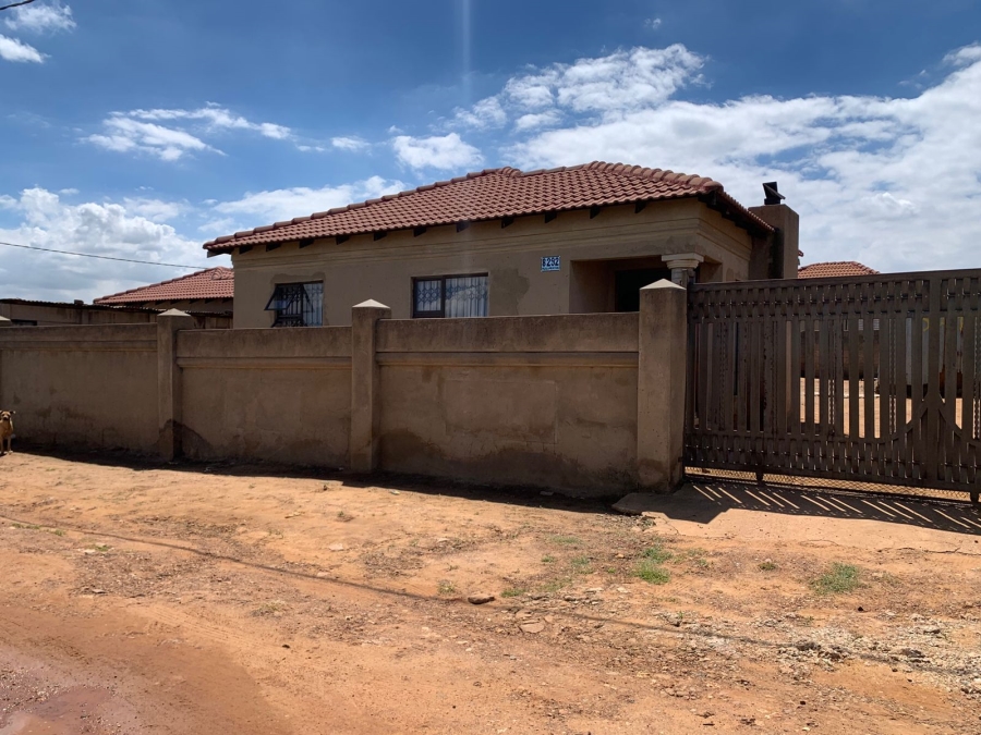 3 Bedroom Property for Sale in Mohlakeng Gauteng