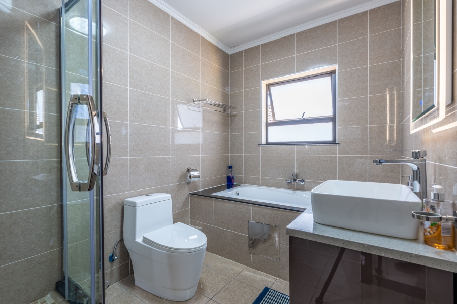 2 Bedroom Property for Sale in Broadacres Gauteng