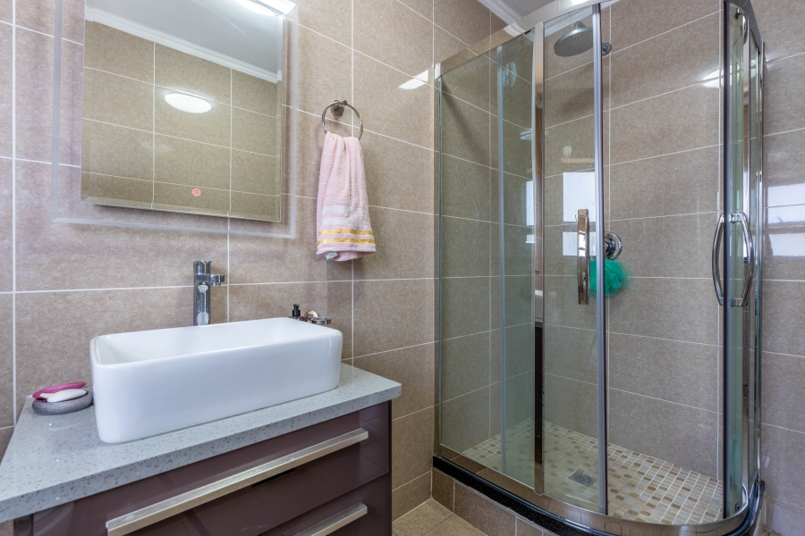 2 Bedroom Property for Sale in Broadacres Gauteng