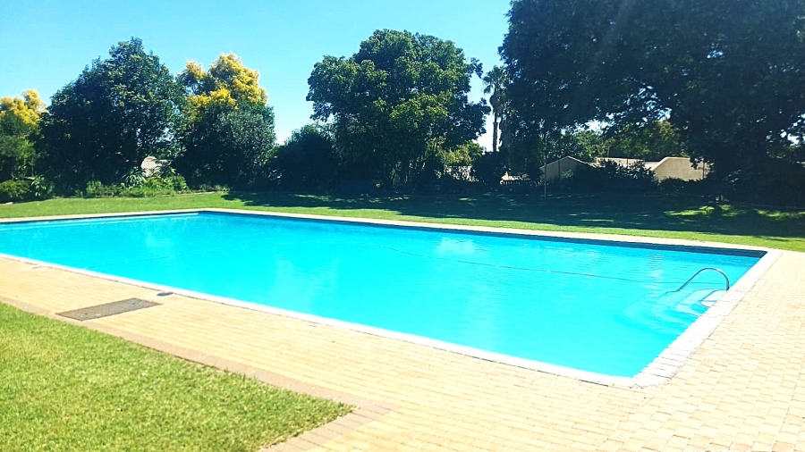 3 Bedroom Property for Sale in Die Hoewes Gauteng