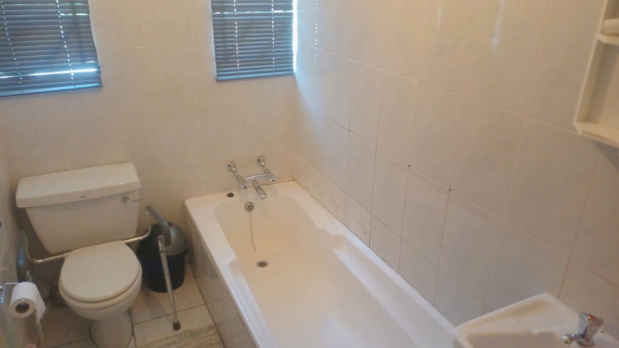 3 Bedroom Property for Sale in Die Hoewes Gauteng