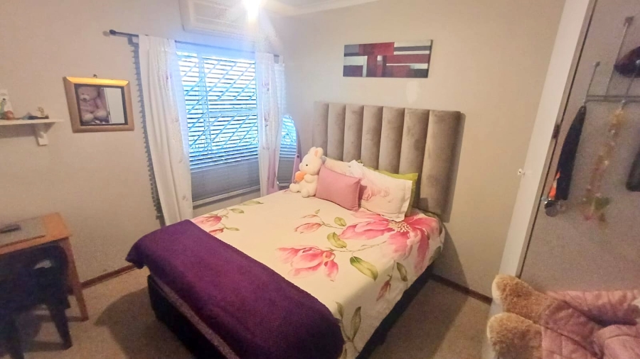 3 Bedroom Property for Sale in Die Hoewes Gauteng