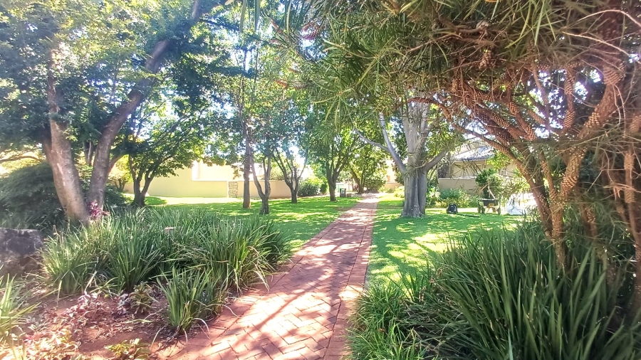 3 Bedroom Property for Sale in Die Hoewes Gauteng