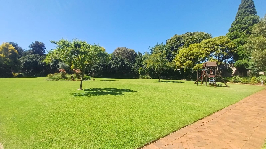 3 Bedroom Property for Sale in Die Hoewes Gauteng