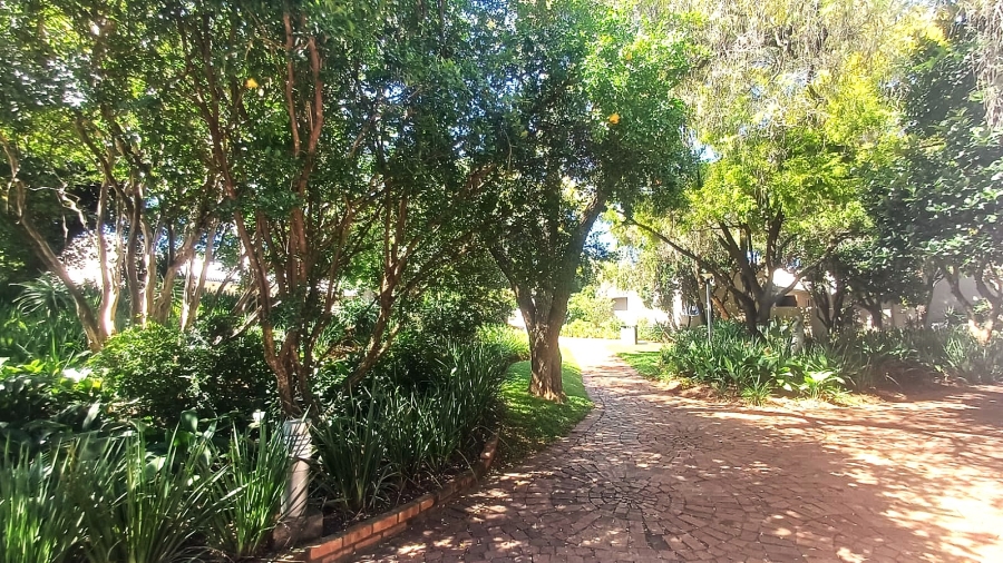 3 Bedroom Property for Sale in Die Hoewes Gauteng