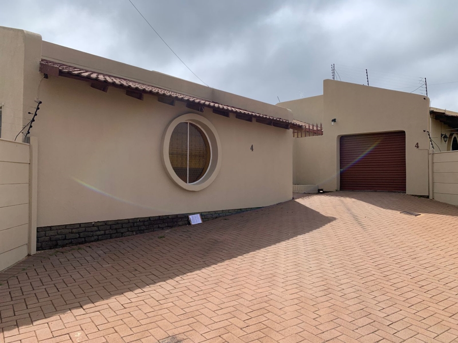 2 Bedroom Property for Sale in Greenhills Gauteng