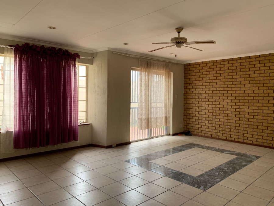 2 Bedroom Property for Sale in Greenhills Gauteng