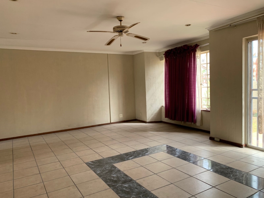 2 Bedroom Property for Sale in Greenhills Gauteng