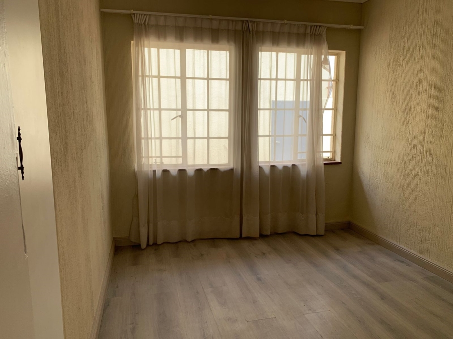 2 Bedroom Property for Sale in Greenhills Gauteng