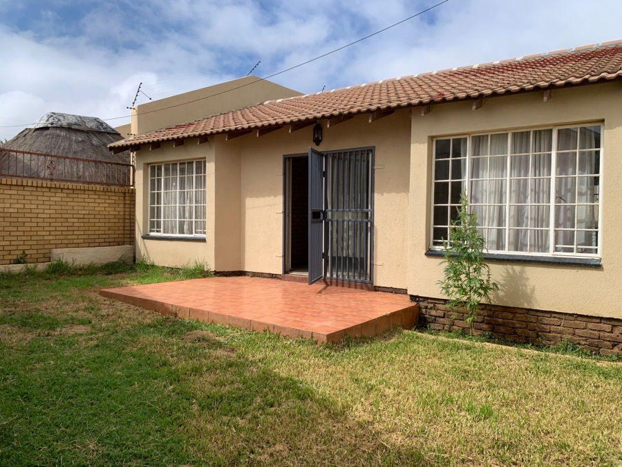 2 Bedroom Property for Sale in Greenhills Gauteng