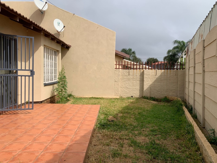 2 Bedroom Property for Sale in Greenhills Gauteng