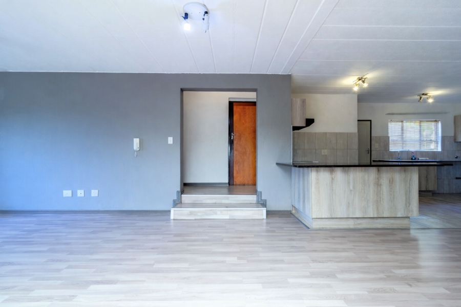 2 Bedroom Property for Sale in Roodekrans Gauteng