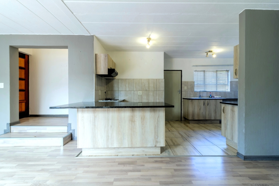 2 Bedroom Property for Sale in Roodekrans Gauteng