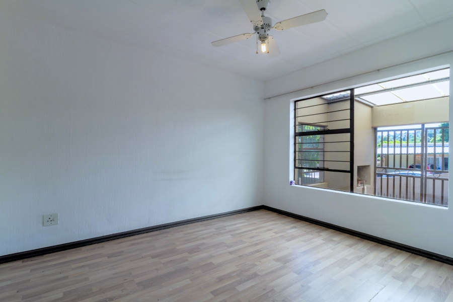 2 Bedroom Property for Sale in Roodekrans Gauteng