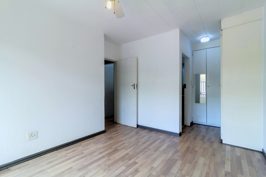 2 Bedroom Property for Sale in Roodekrans Gauteng