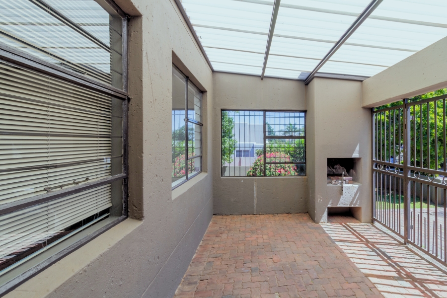 2 Bedroom Property for Sale in Roodekrans Gauteng