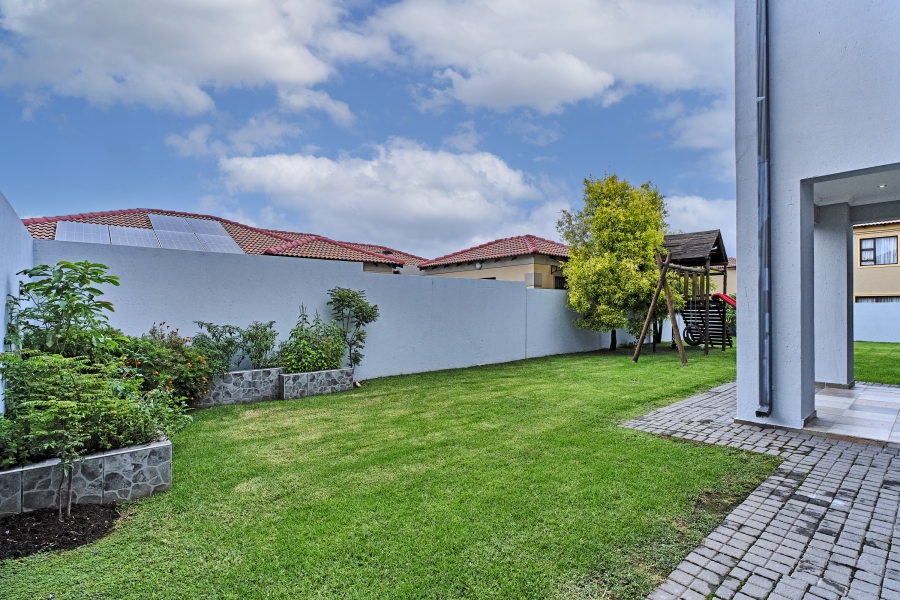 5 Bedroom Property for Sale in Greenstone Hill Gauteng