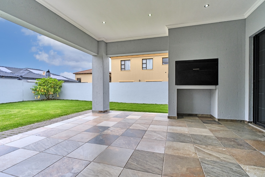 5 Bedroom Property for Sale in Greenstone Hill Gauteng