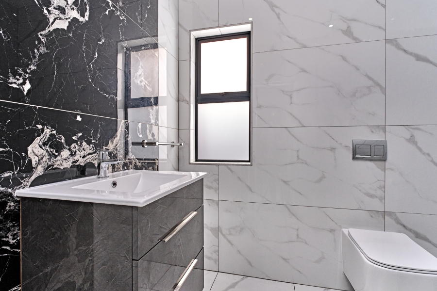 5 Bedroom Property for Sale in Greenstone Hill Gauteng