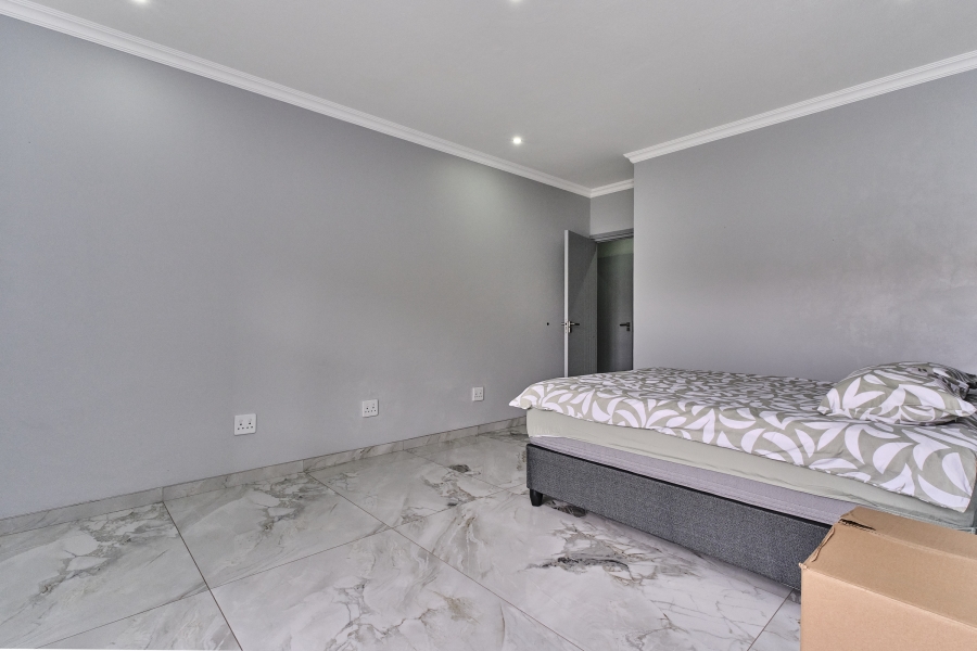 5 Bedroom Property for Sale in Greenstone Hill Gauteng