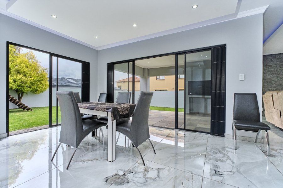 5 Bedroom Property for Sale in Greenstone Hill Gauteng