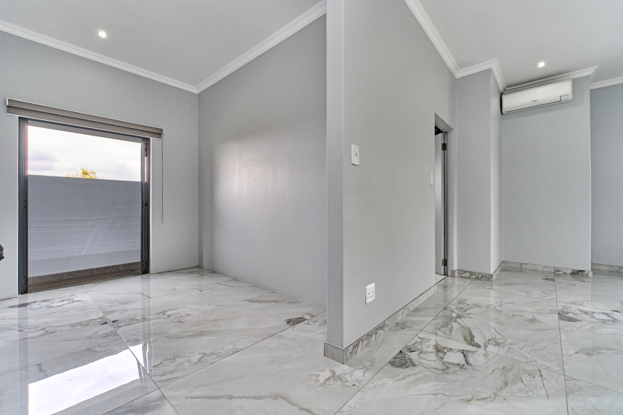 5 Bedroom Property for Sale in Greenstone Hill Gauteng