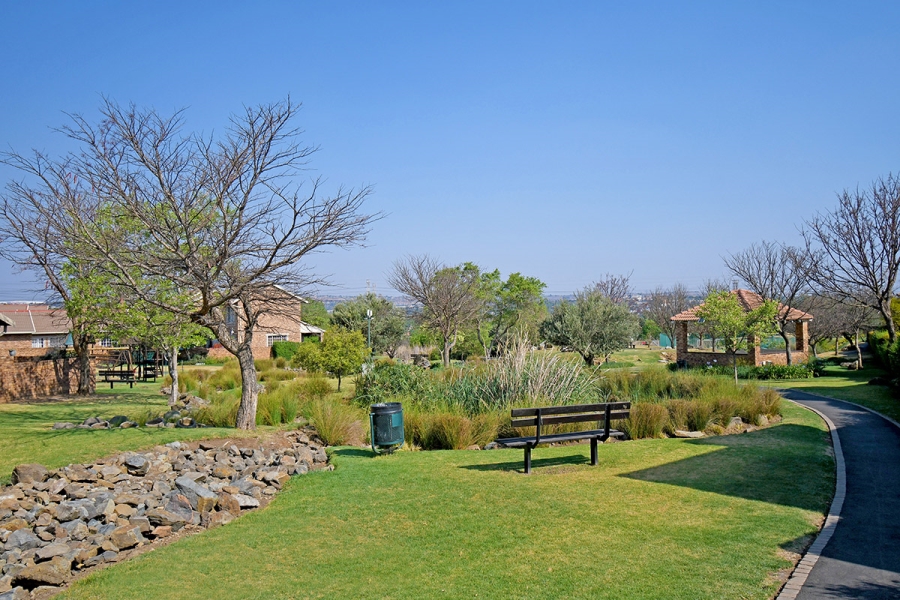 5 Bedroom Property for Sale in Greenstone Hill Gauteng