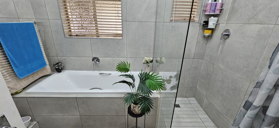 3 Bedroom Property for Sale in South Crest Gauteng