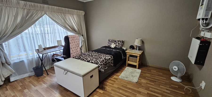 3 Bedroom Property for Sale in South Crest Gauteng