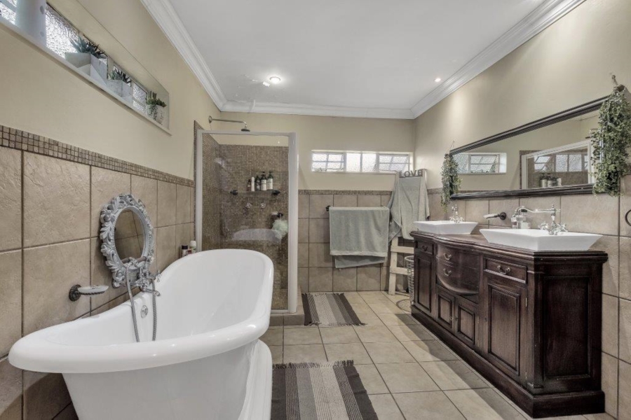 4 Bedroom Property for Sale in Linden Gauteng