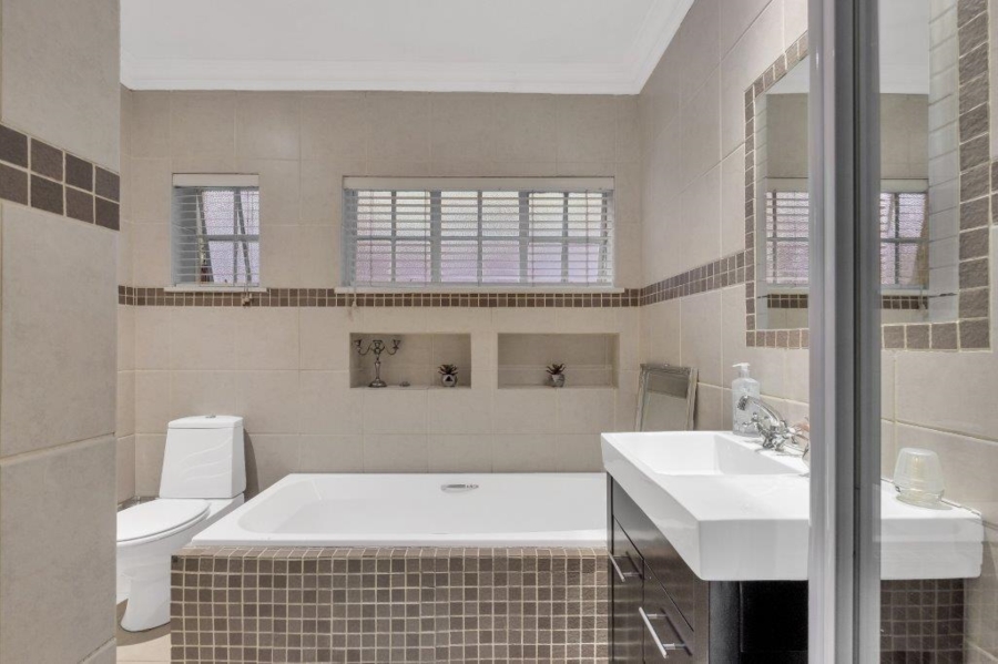 4 Bedroom Property for Sale in Linden Gauteng