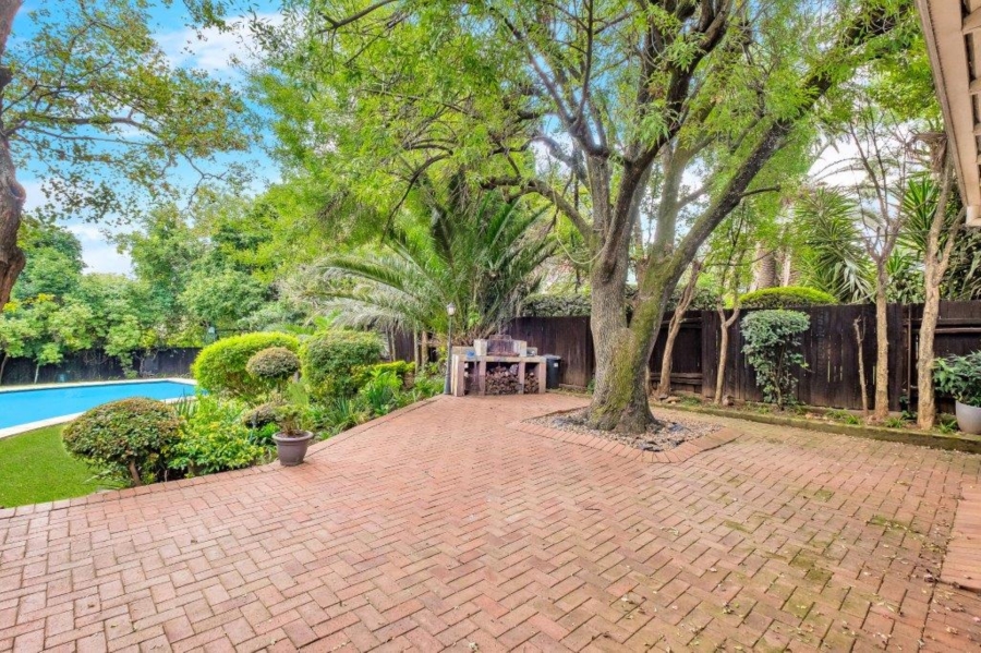 4 Bedroom Property for Sale in Linden Gauteng