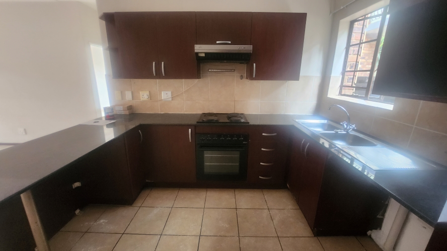 To Let 2 Bedroom Property for Rent in Sonneveld Gauteng