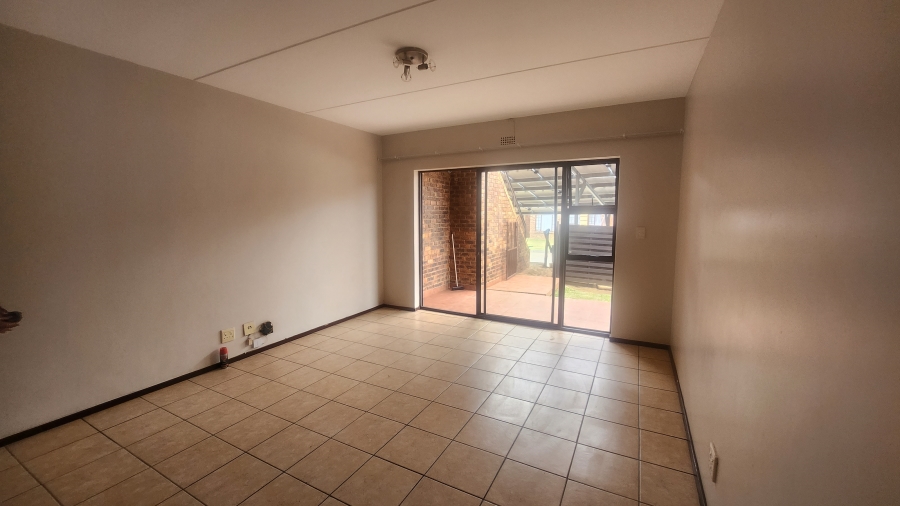 To Let 2 Bedroom Property for Rent in Sonneveld Gauteng