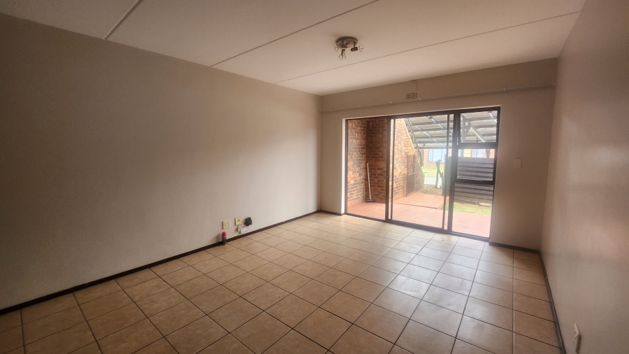 To Let 2 Bedroom Property for Rent in Sonneveld Gauteng