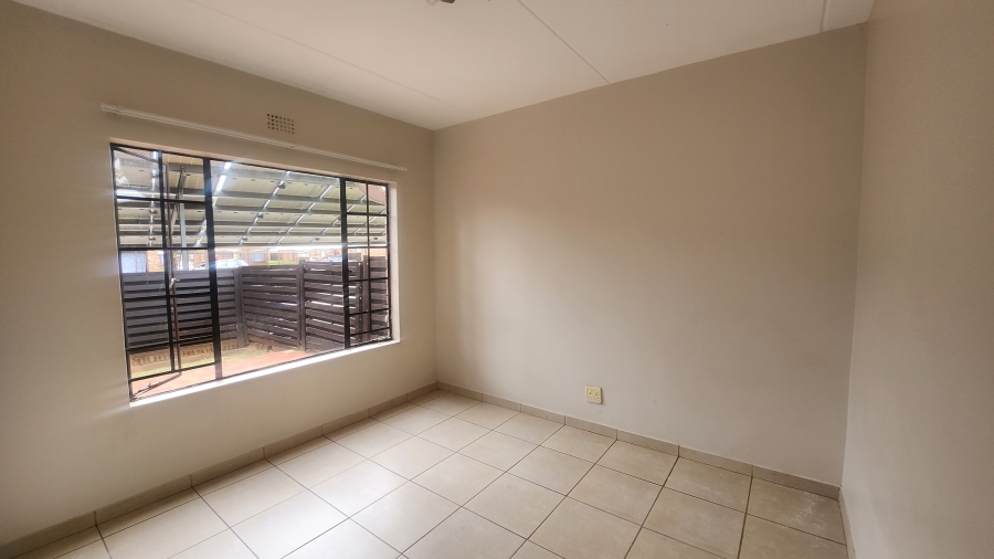 To Let 2 Bedroom Property for Rent in Sonneveld Gauteng