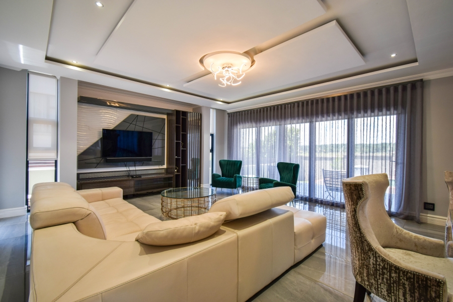 5 Bedroom Property for Sale in Copperleaf Estate Gauteng