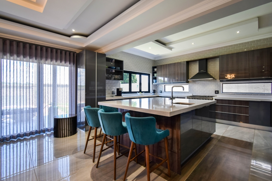 5 Bedroom Property for Sale in Copperleaf Estate Gauteng