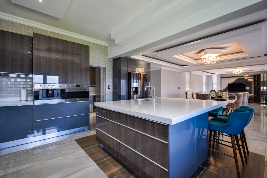 5 Bedroom Property for Sale in Copperleaf Estate Gauteng