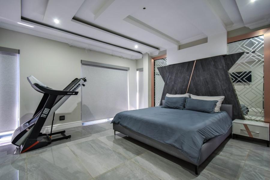 5 Bedroom Property for Sale in Copperleaf Estate Gauteng