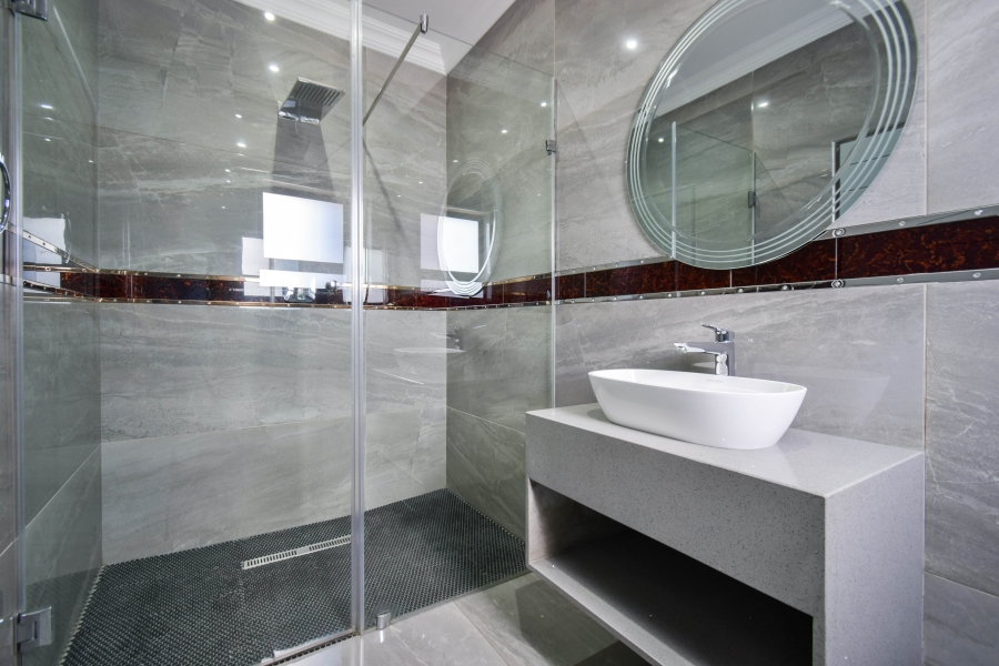 5 Bedroom Property for Sale in Copperleaf Estate Gauteng